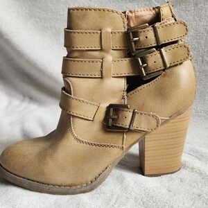 Heeled booties